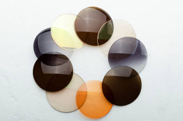 Каква е разликата между фотохромни и поляризирани стъкла?