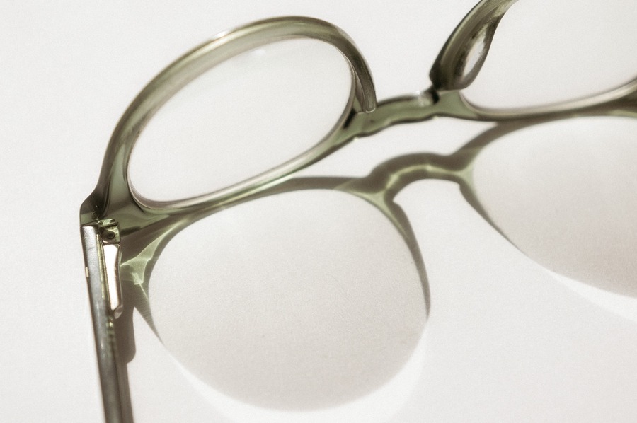 Как сами да регулирате рамките на вашите очила? 