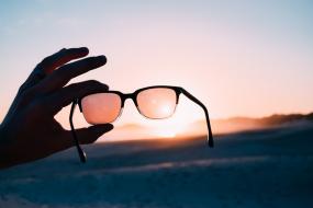 Какво представляват поляризираните слънчеви очила?